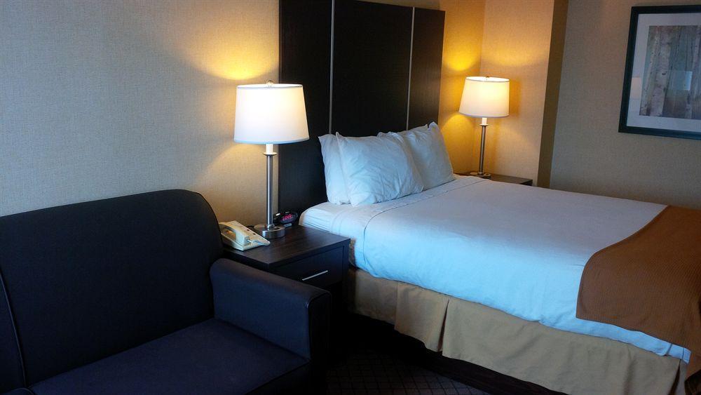 Holiday Inn Express Hamilton-Stoney Creek Экстерьер фото