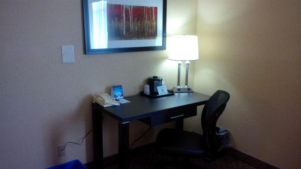 Holiday Inn Express Hamilton-Stoney Creek Экстерьер фото