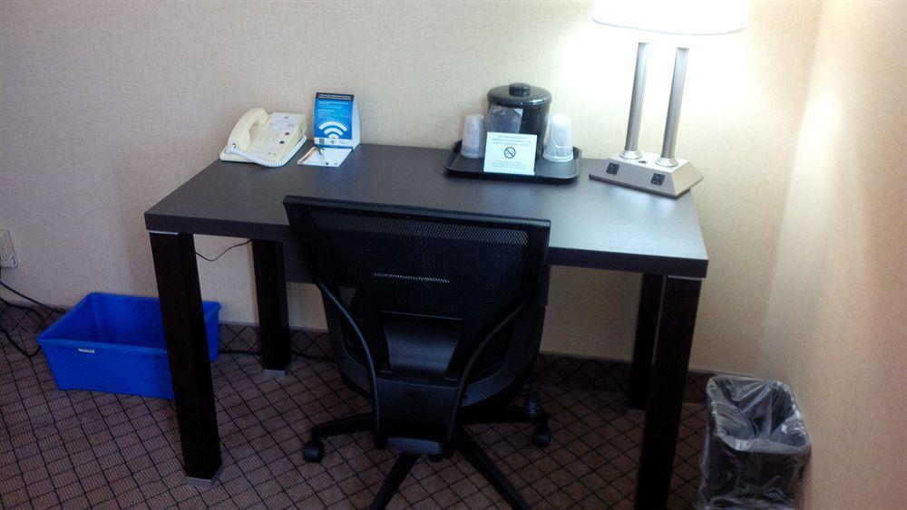 Holiday Inn Express Hamilton-Stoney Creek Экстерьер фото