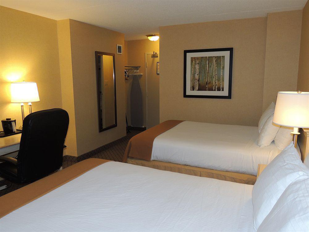 Holiday Inn Express Hamilton-Stoney Creek Экстерьер фото